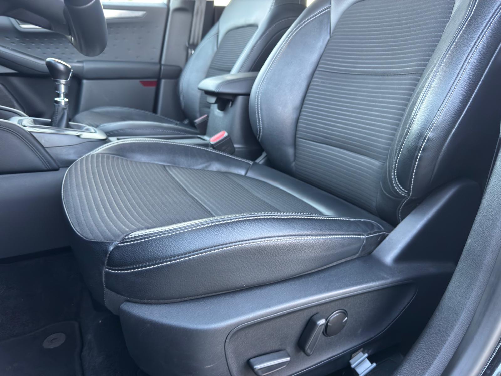 
								Ford Kuga 1.5 EcoBoost TITANIUM X full									