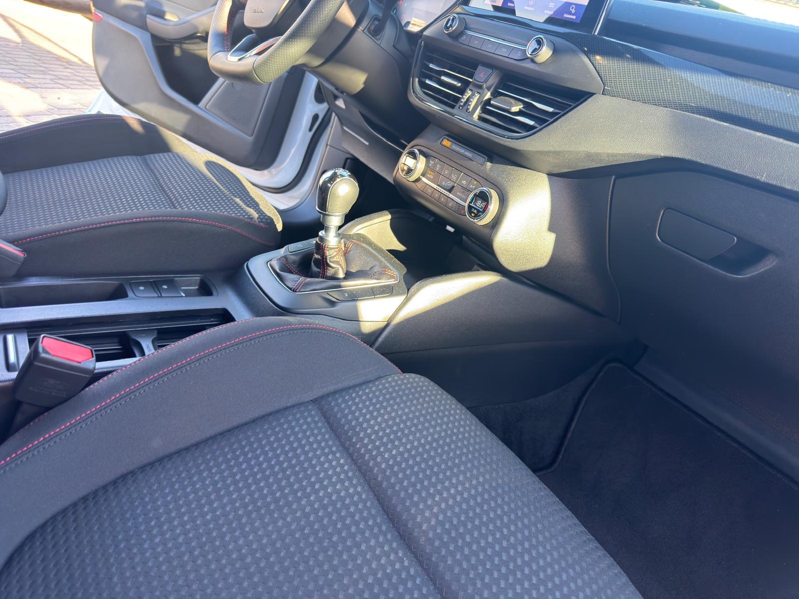 
								Ford Focus 1.5 Benzyna ST LINE full									