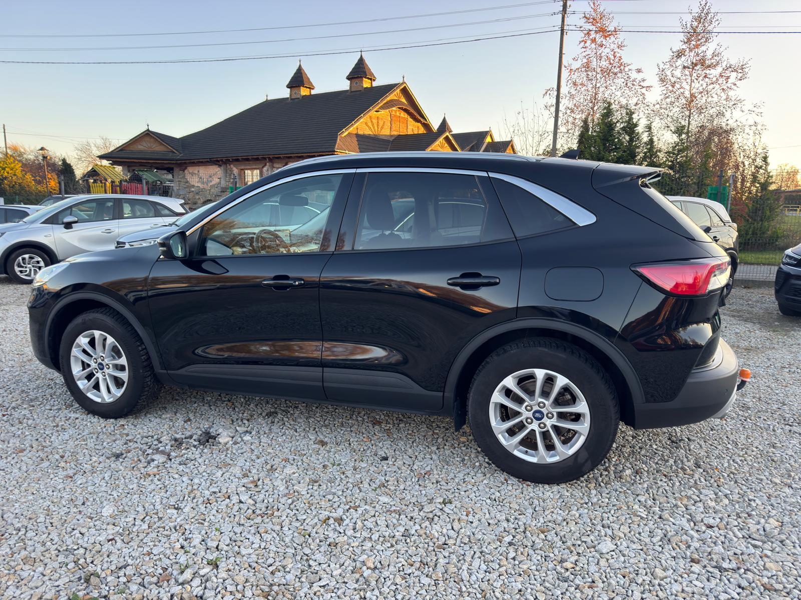 
								Ford Kuga 1.5 EcoBoost TITANIUM X full									