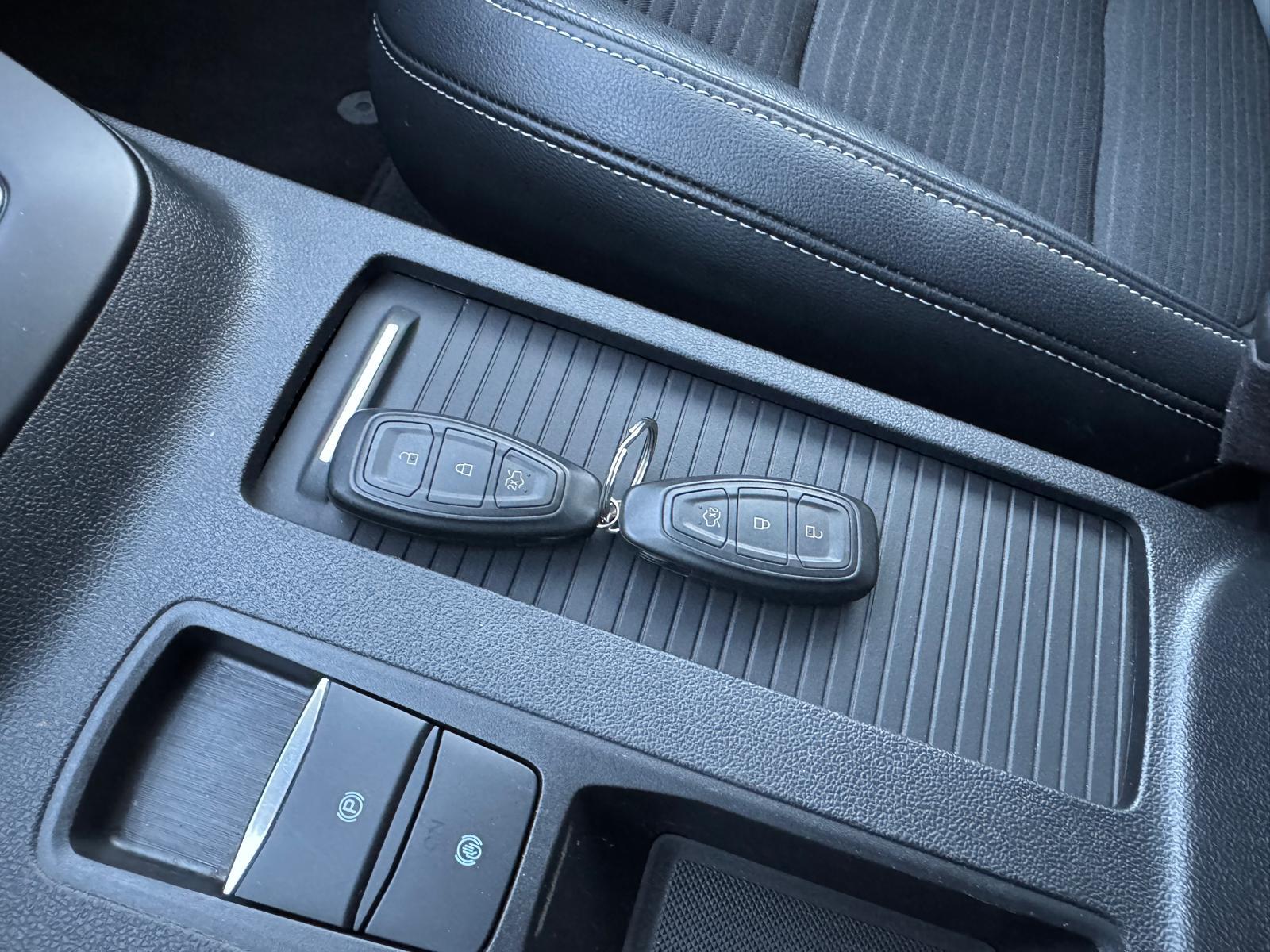 
								Ford Kuga 1.5 EcoBoost TITANIUM X full									