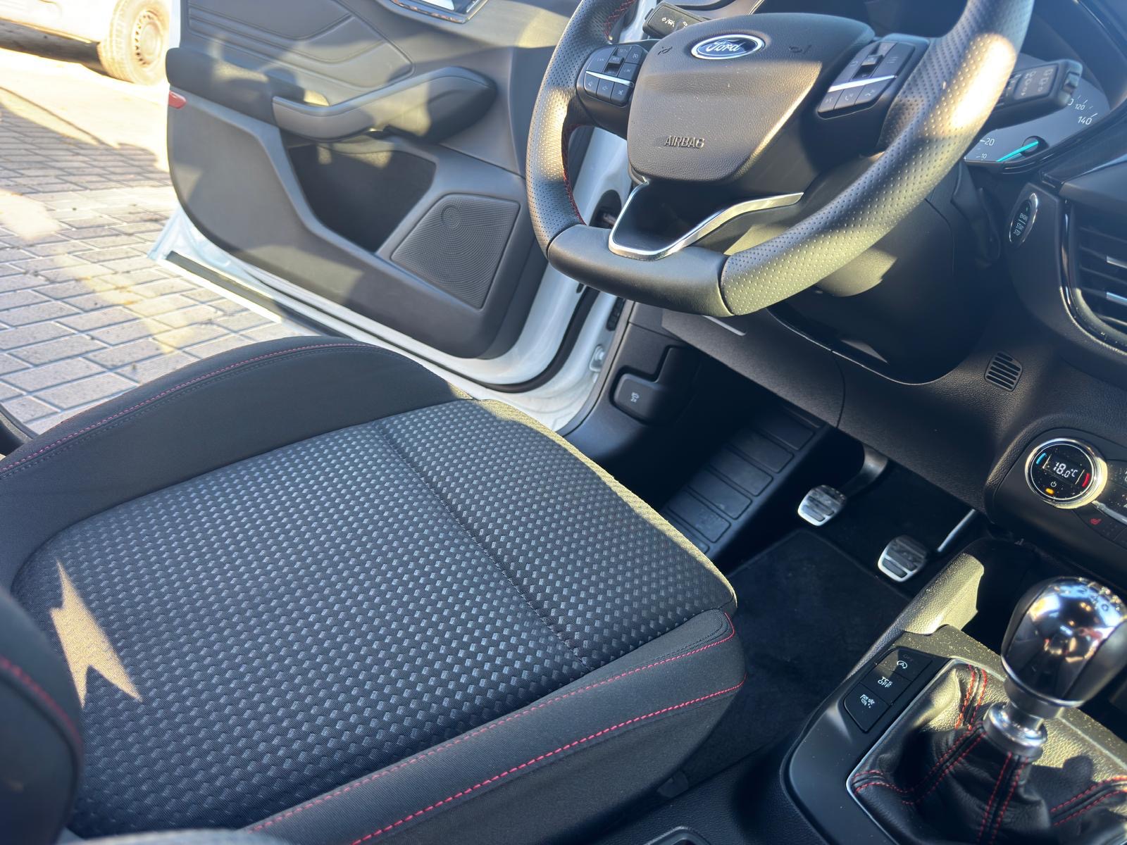 
								Ford Focus 1.5 Benzyna ST LINE full									