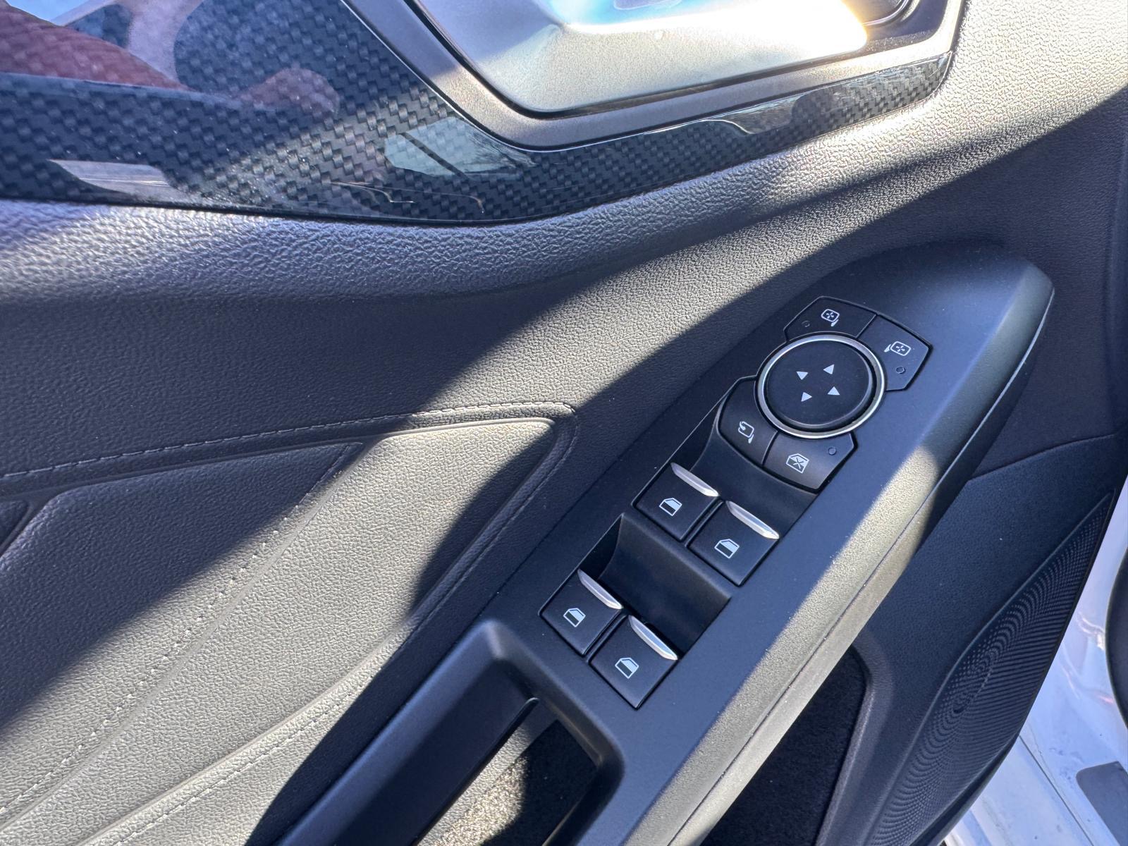 
								Ford Focus 1.5 Benzyna ST LINE full									