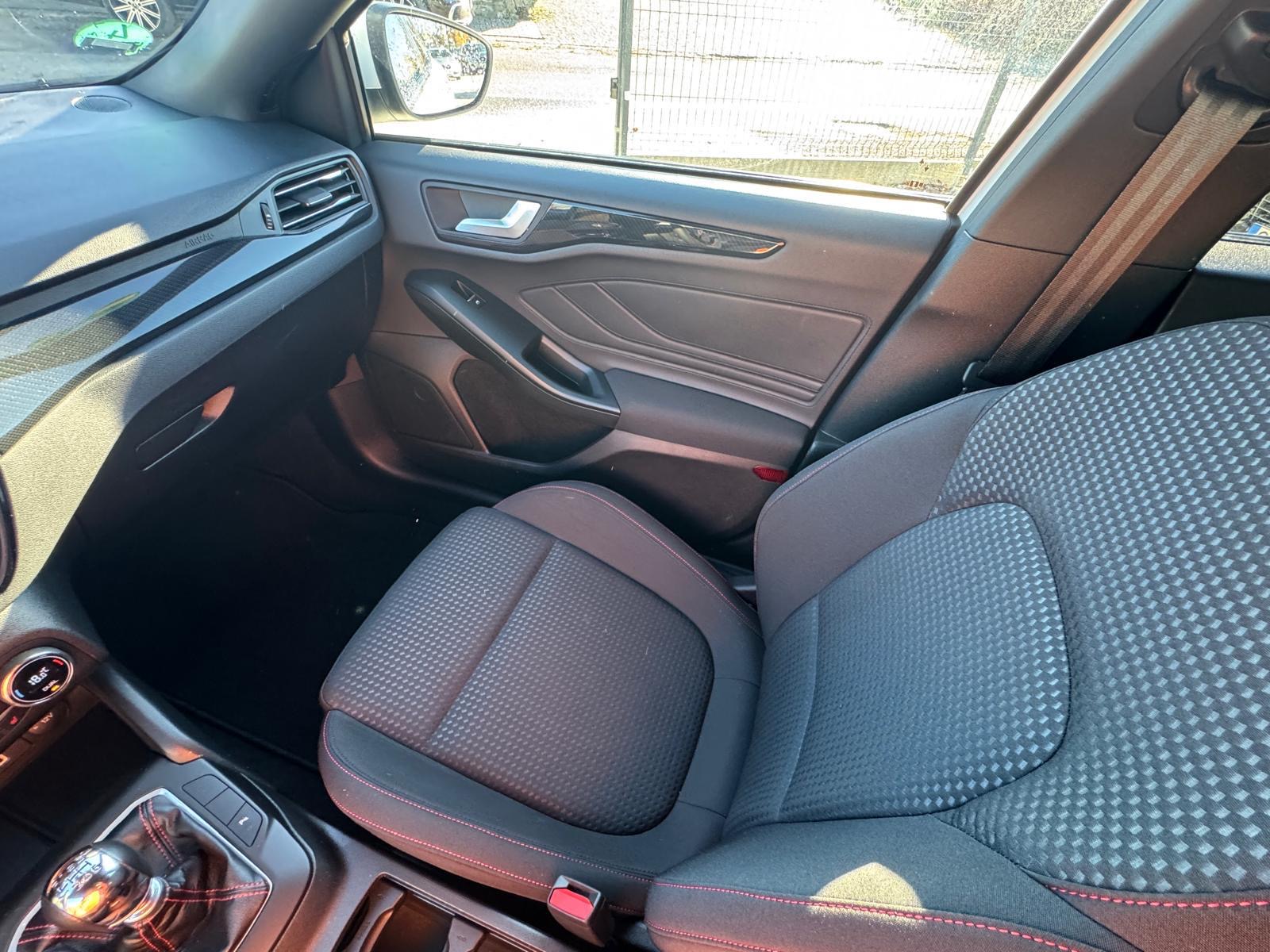 
								Ford Focus 1.5 Benzyna ST LINE full									