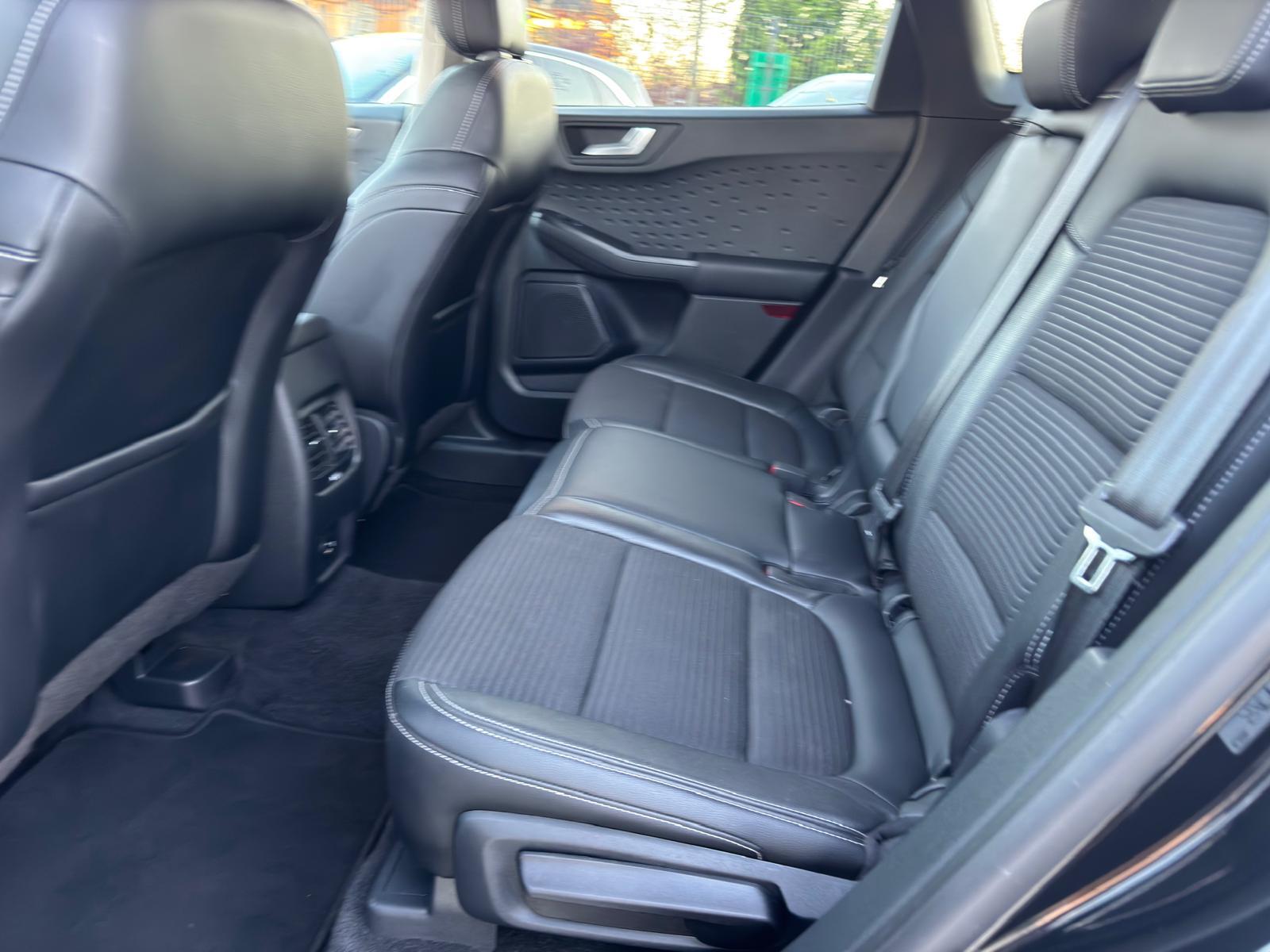 
								Ford Kuga 1.5 EcoBoost TITANIUM X full									