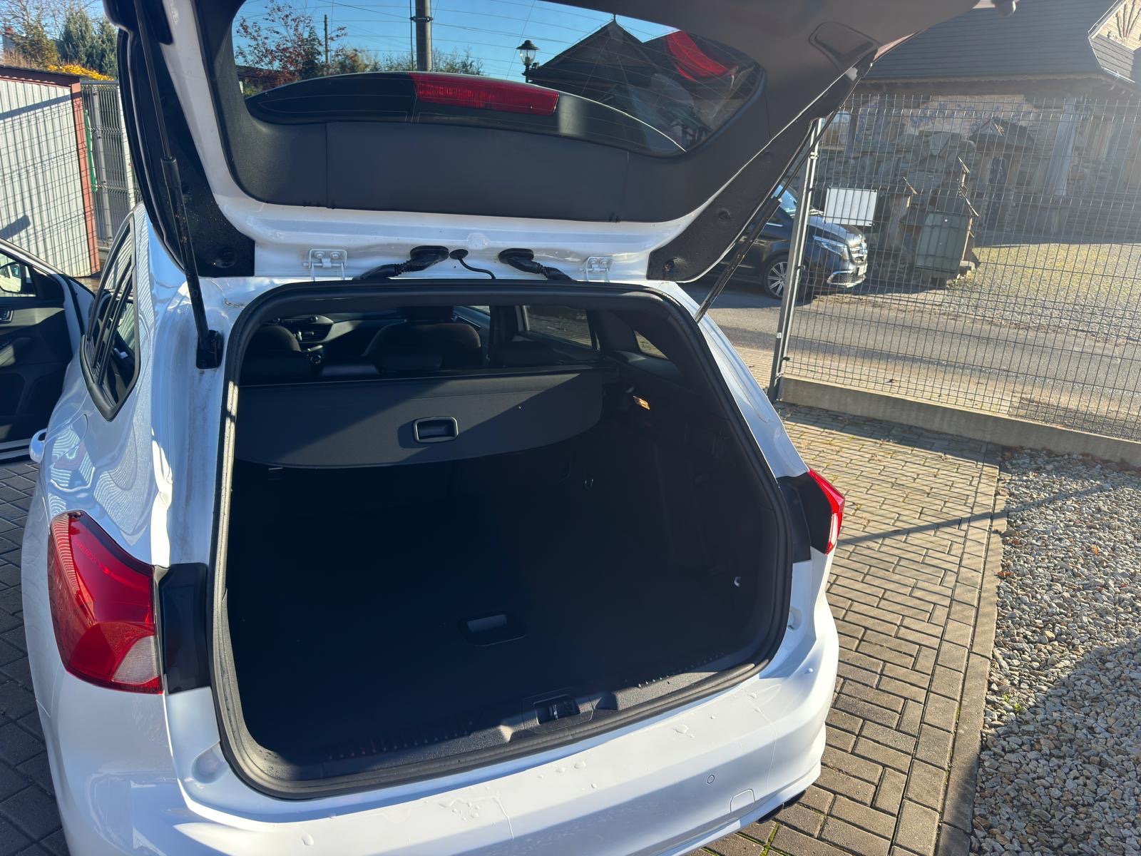 
								Ford Focus 1.5 Benzyna ST LINE full									