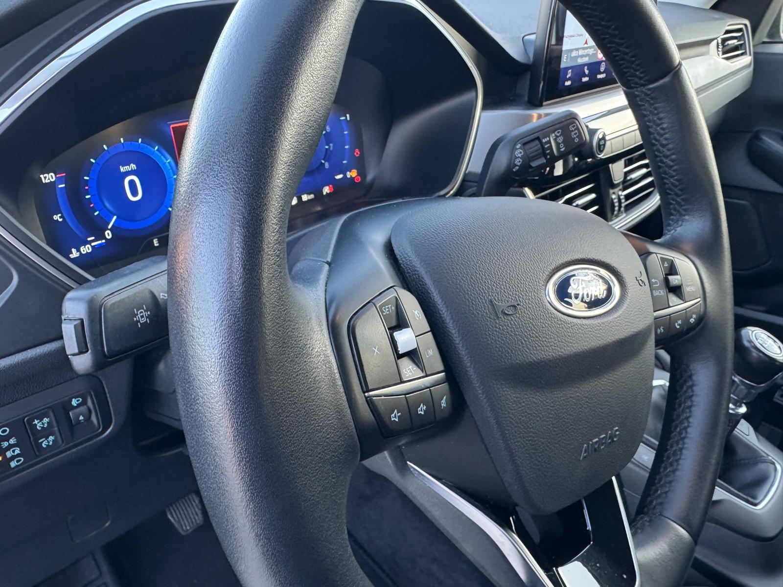 
								Ford Kuga 1.5 EcoBoost TITANIUM X full									