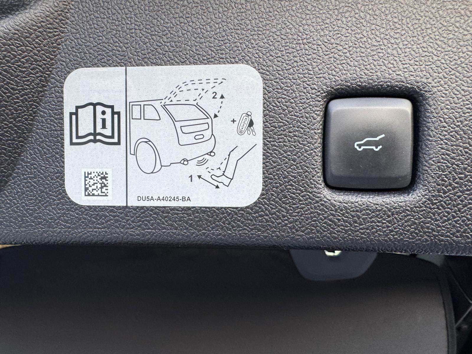 
								Ford Kuga 1.5 EcoBoost TITANIUM X full									