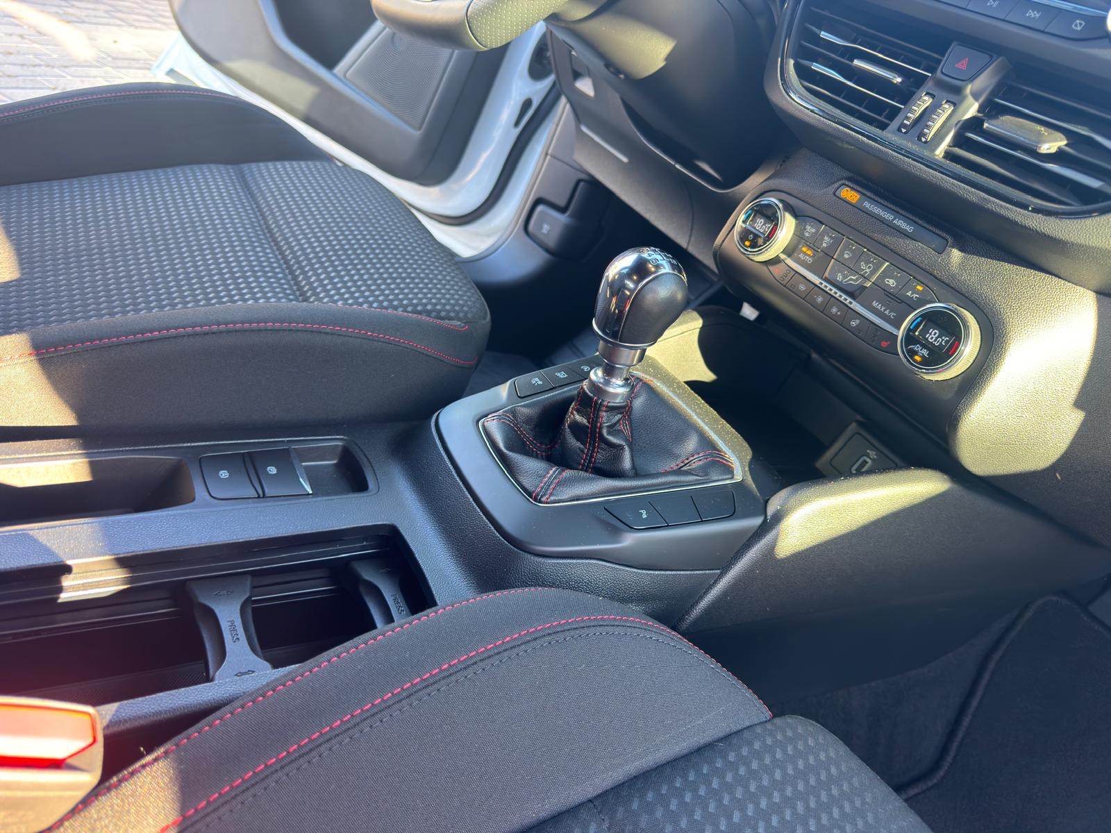 
								Ford Focus 1.5 Benzyna ST LINE full									