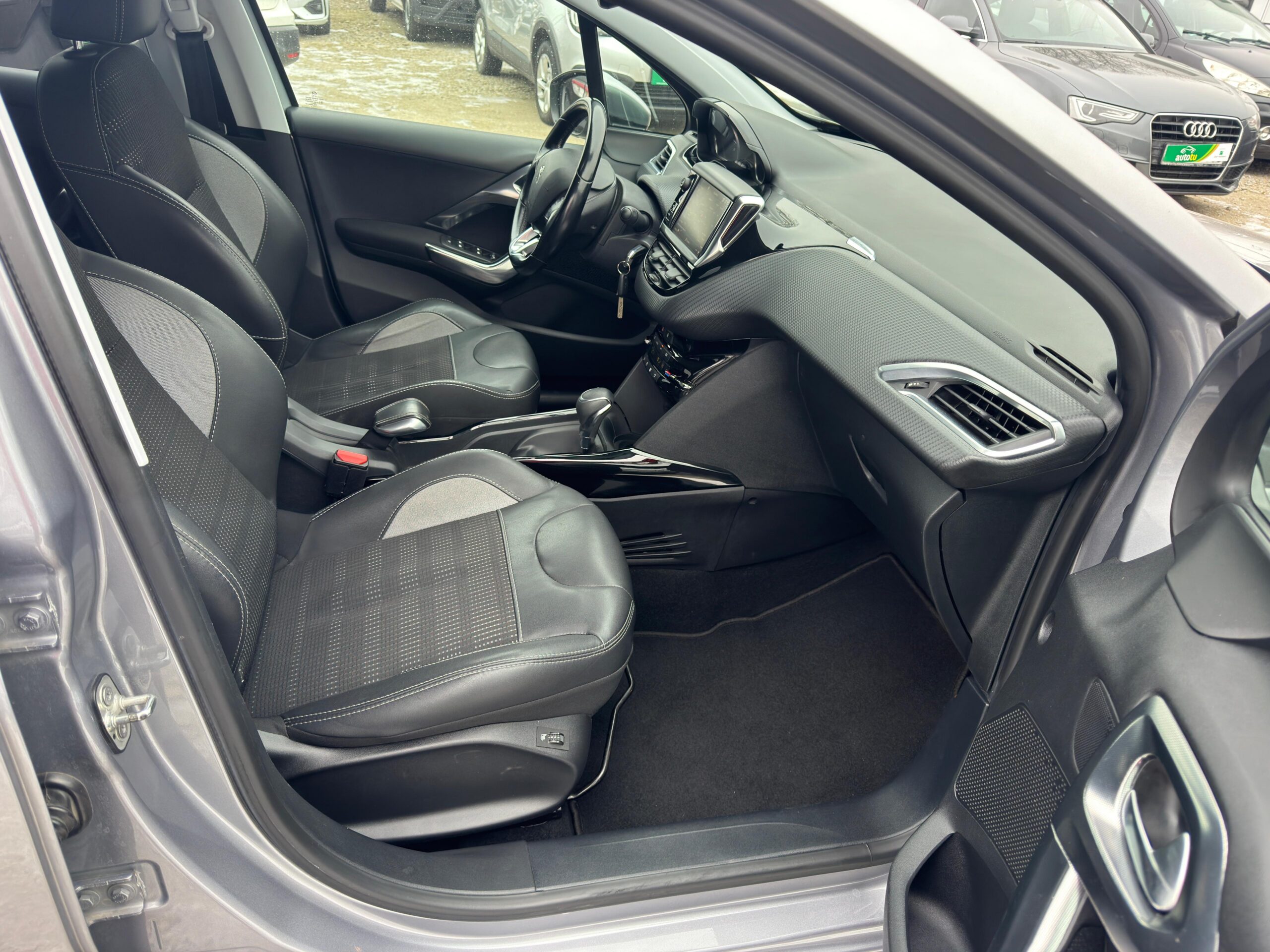 
								PEUGEOT 2008 1.2 BENZYNA AUTOMAT full									