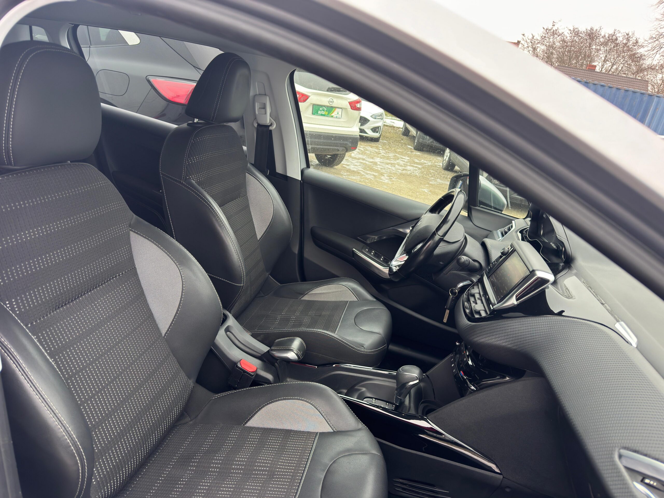 
								PEUGEOT 2008 1.2 BENZYNA AUTOMAT full									