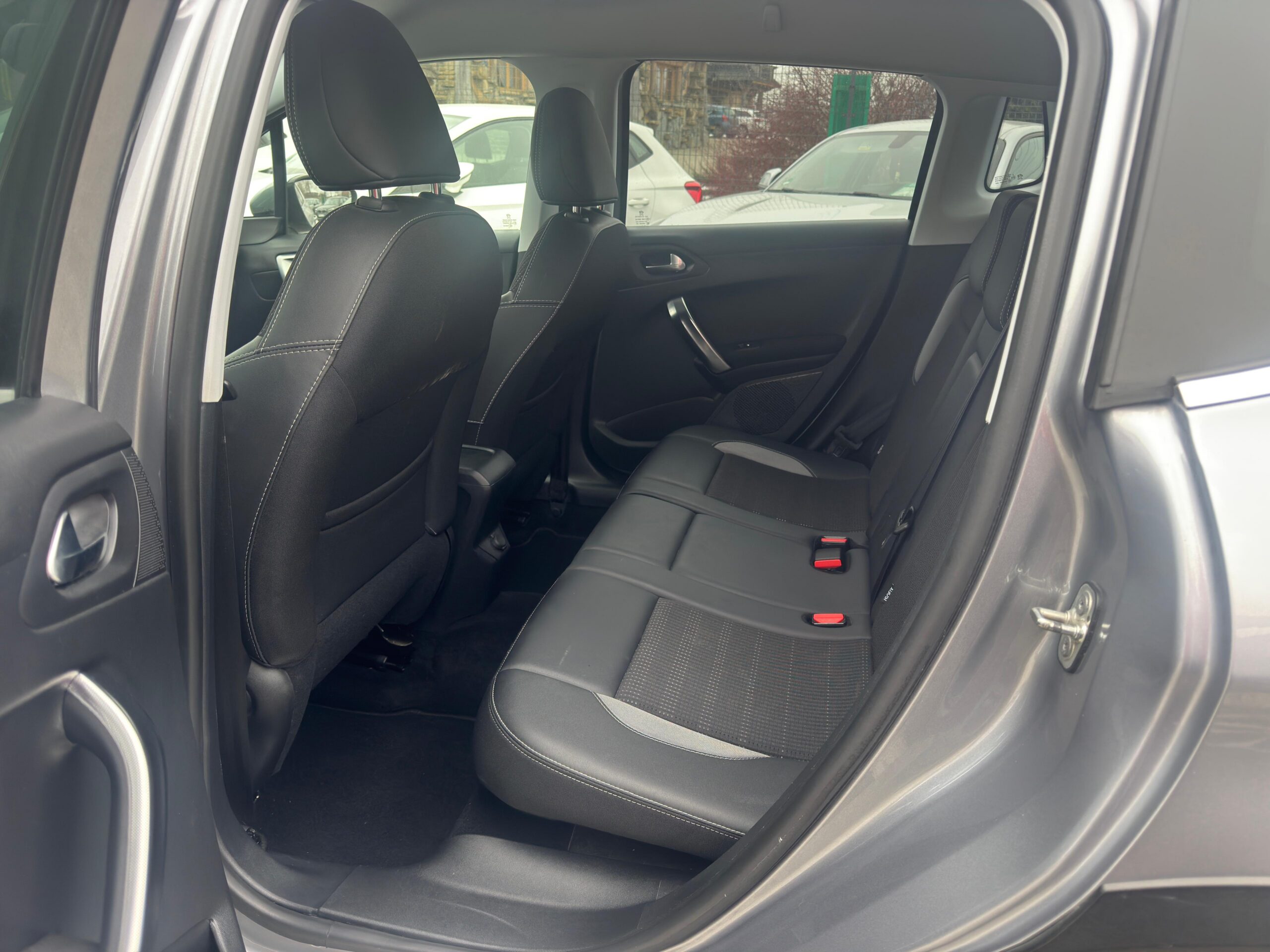 
								PEUGEOT 2008 1.2 BENZYNA AUTOMAT full									