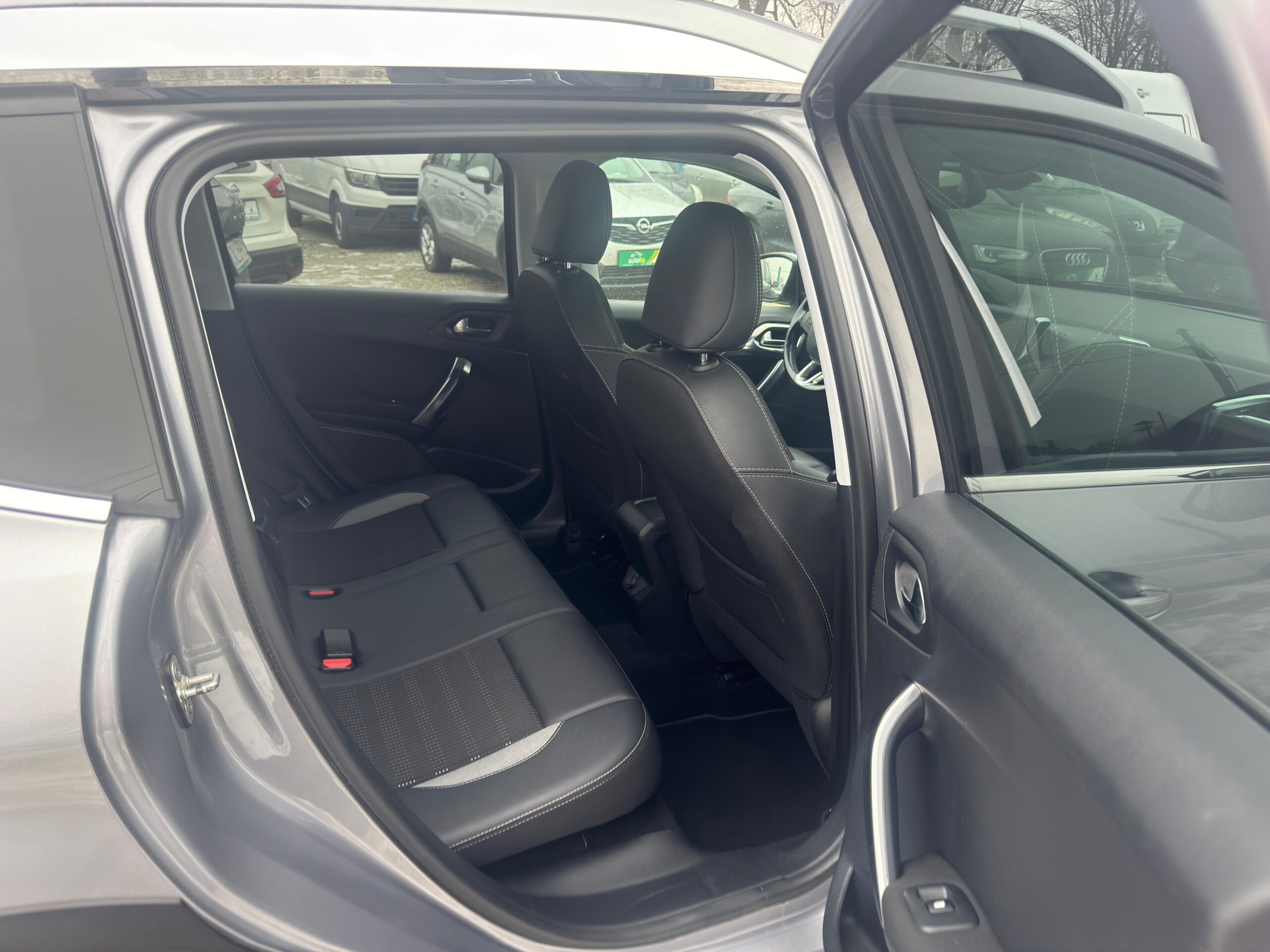 
								PEUGEOT 2008 1.2 BENZYNA AUTOMAT full									