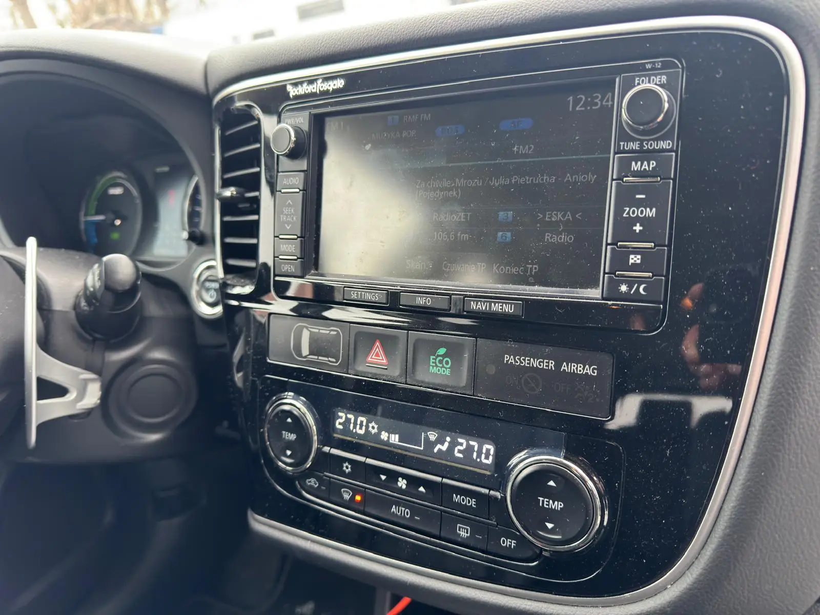 
								Mitsubishi Outlander 4X4 Plug-in Hybrid EV full									