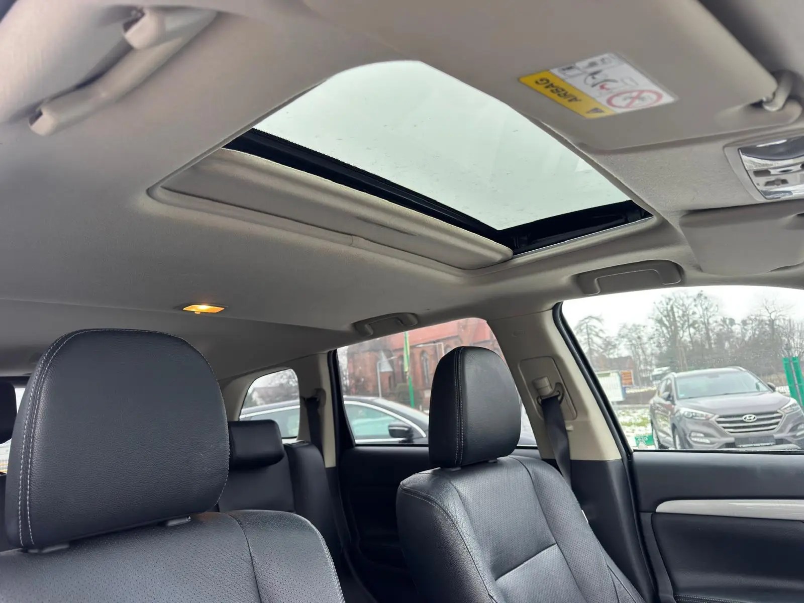 
								Mitsubishi Outlander 4X4 Plug-in Hybrid EV full									