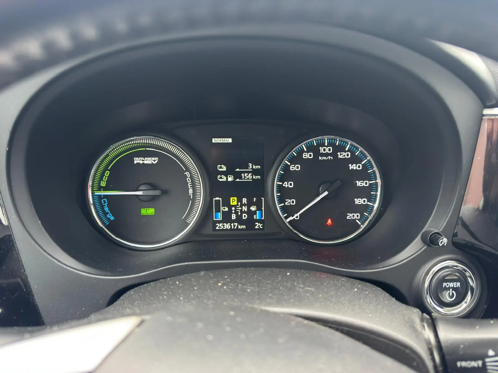 
								Mitsubishi Outlander 4X4 Plug-in Hybrid EV full									