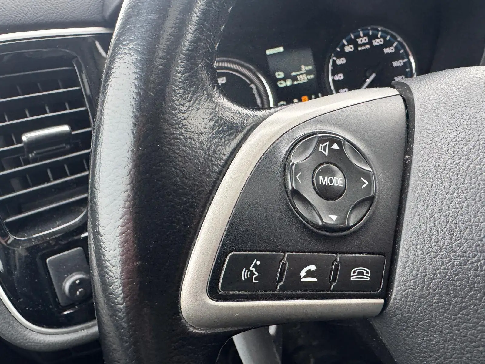 
								Mitsubishi Outlander 4X4 Plug-in Hybrid EV full									