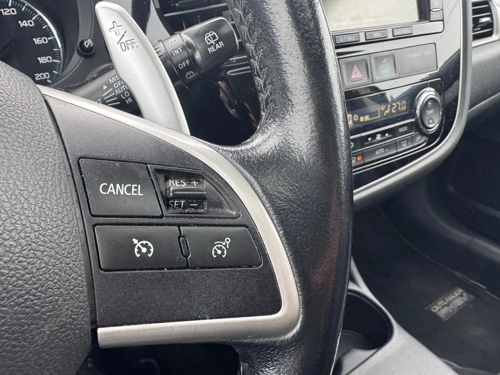 
								Mitsubishi Outlander 4X4 Plug-in Hybrid EV full									