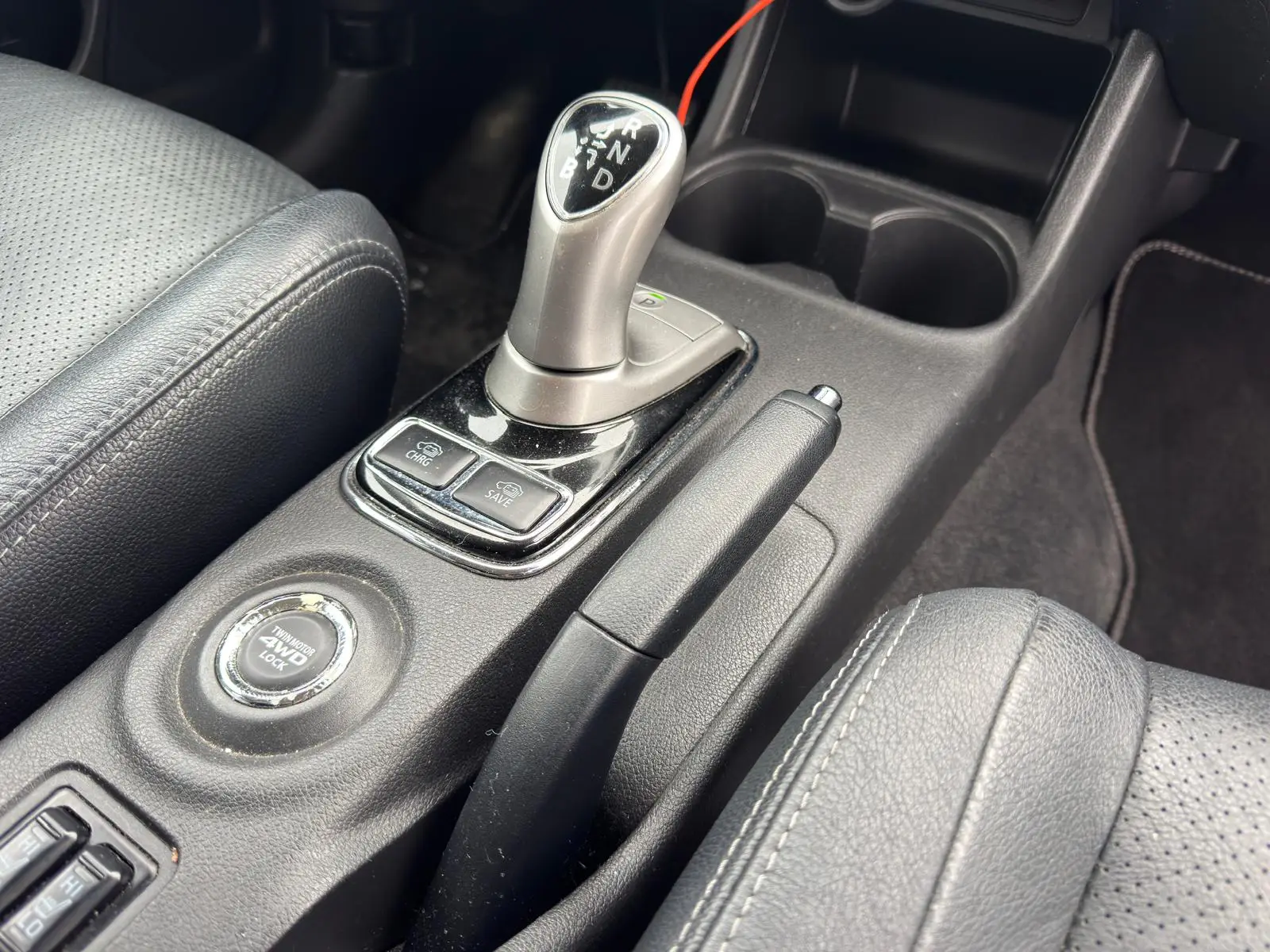 
								Mitsubishi Outlander 4X4 Plug-in Hybrid EV full									