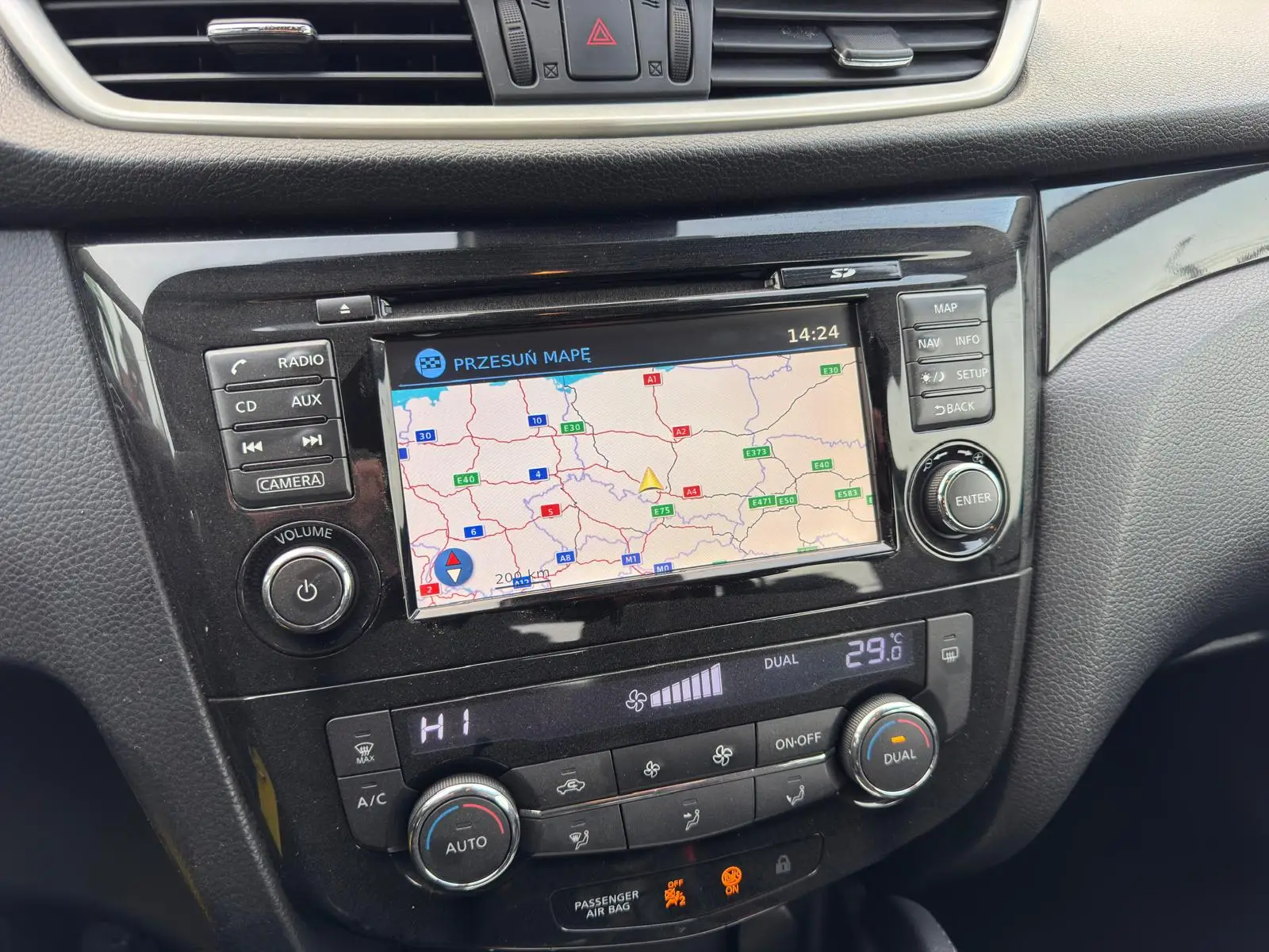 
								Nissan Qashqai Acenta 1.2 full									