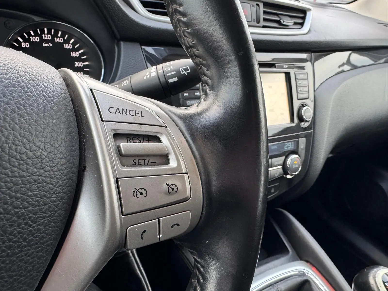 
								Nissan Qashqai Acenta 1.2 full									