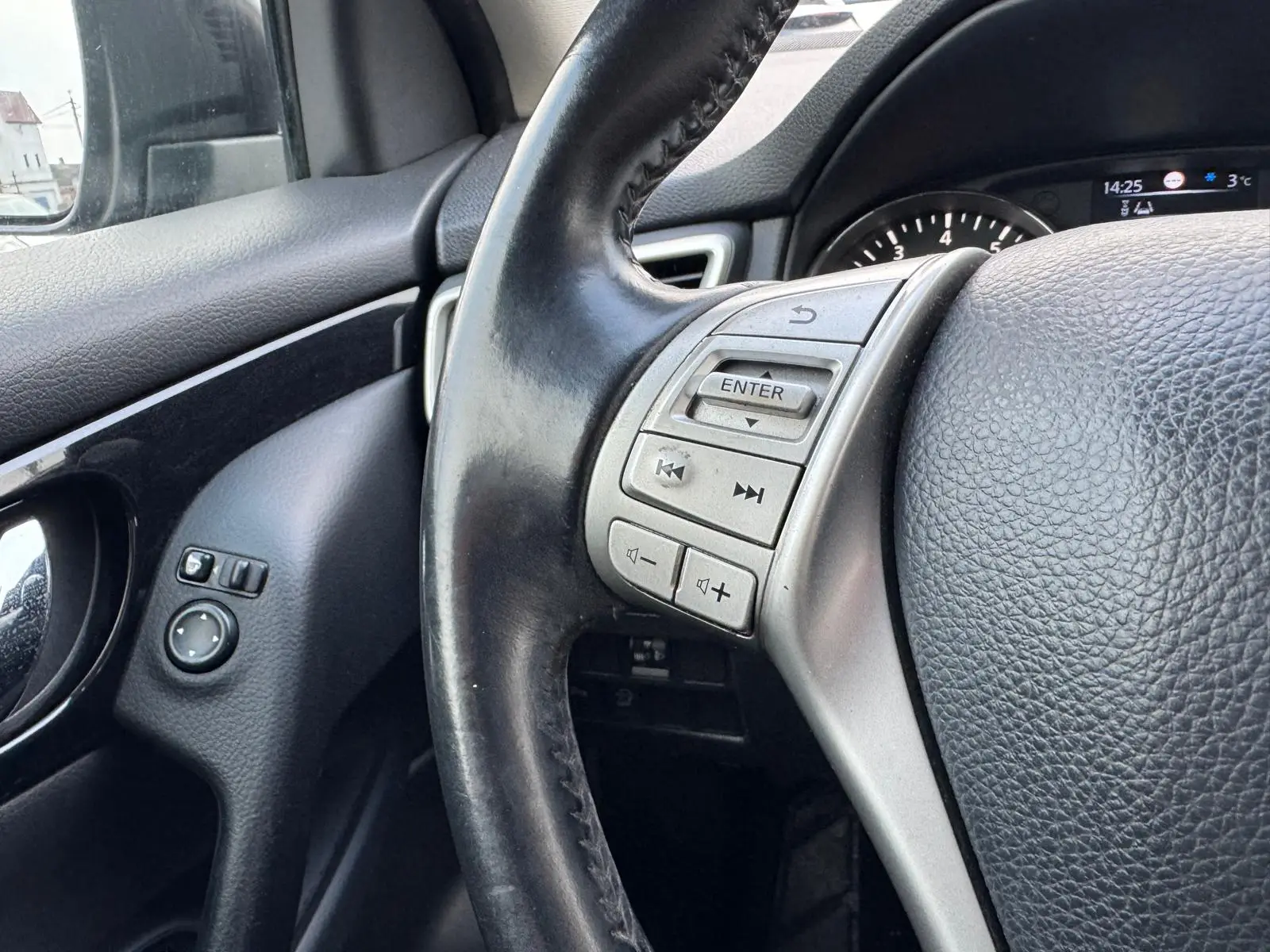 
								Nissan Qashqai Acenta 1.2 full									