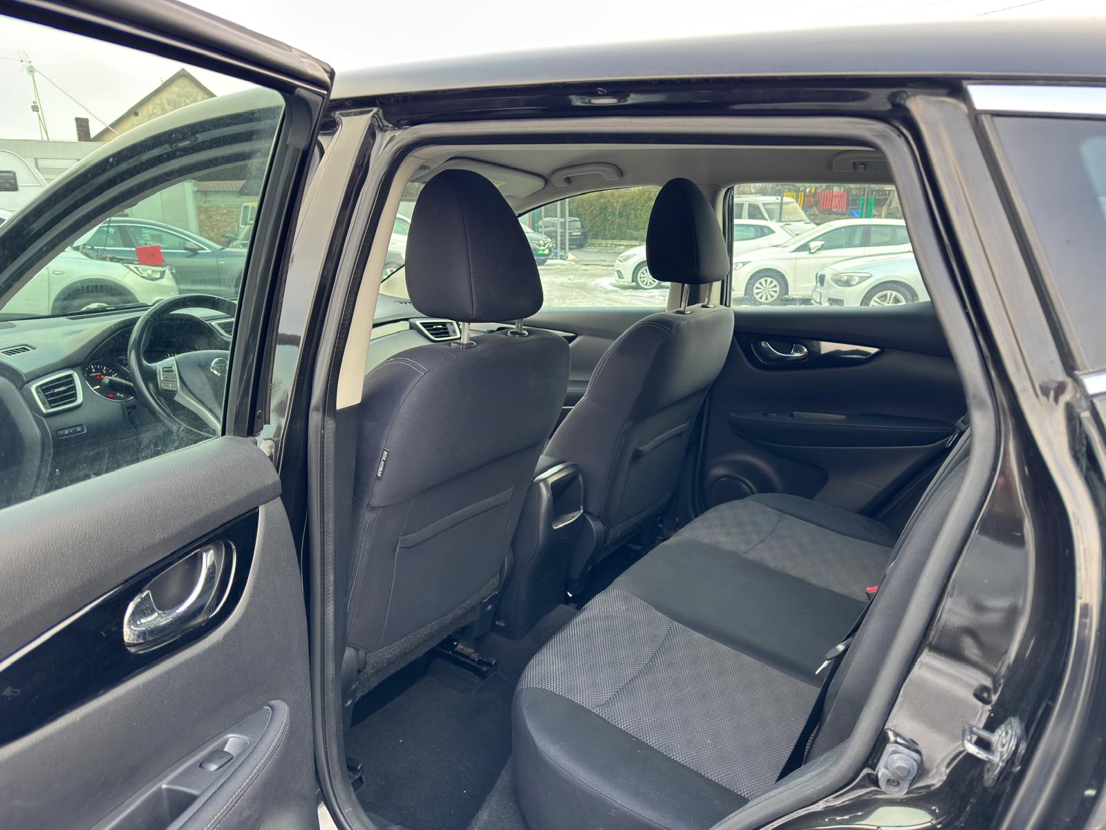 
								Nissan Qashqai Acenta 1.2 full									