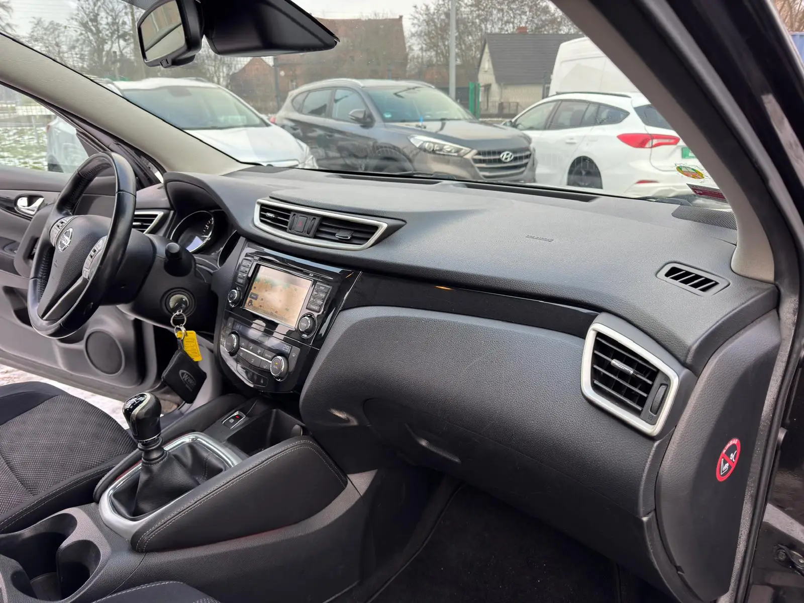 
								Nissan Qashqai Acenta 1.2 full									