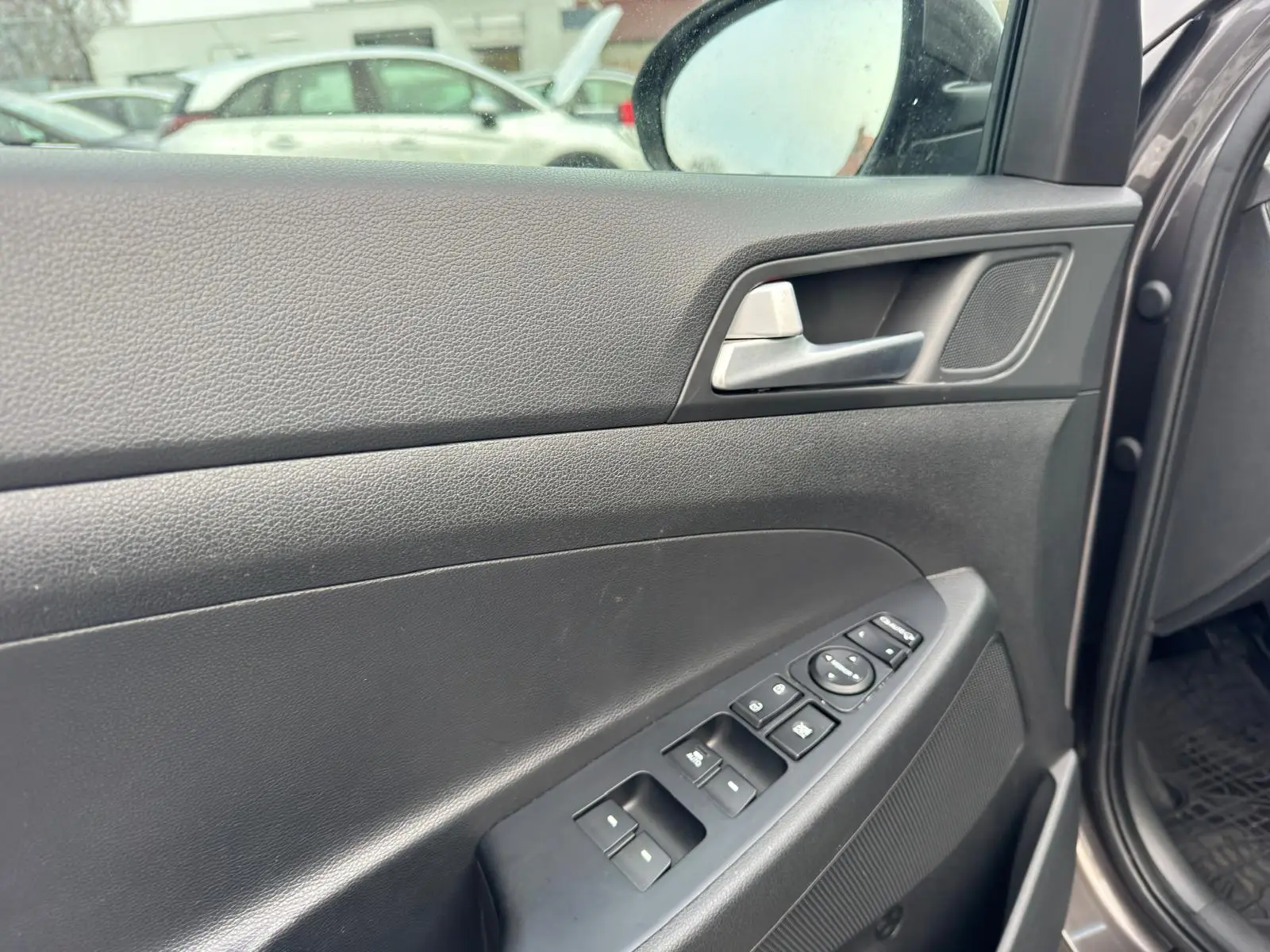 
								Hyundai Tucson 1.6 GDI full									