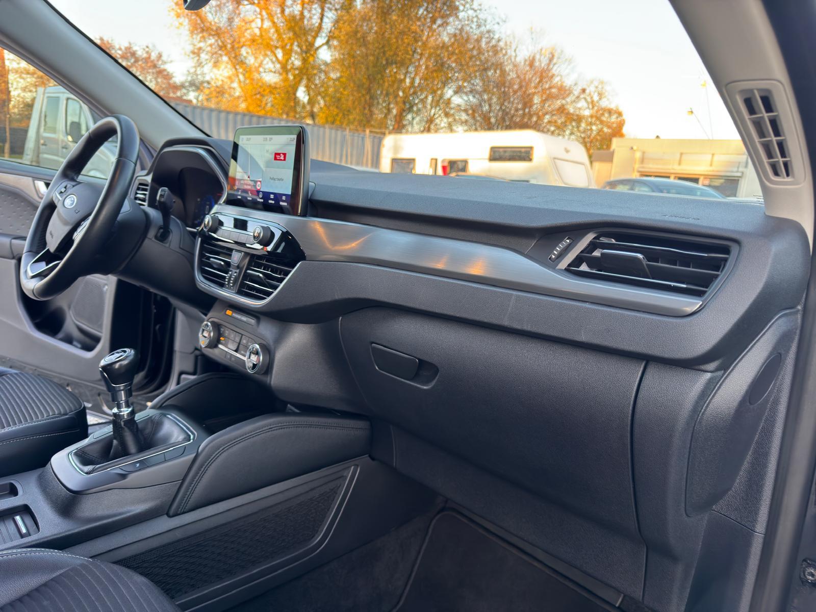 
								Ford Kuga 1.5 EcoBoost TITANIUM X full									