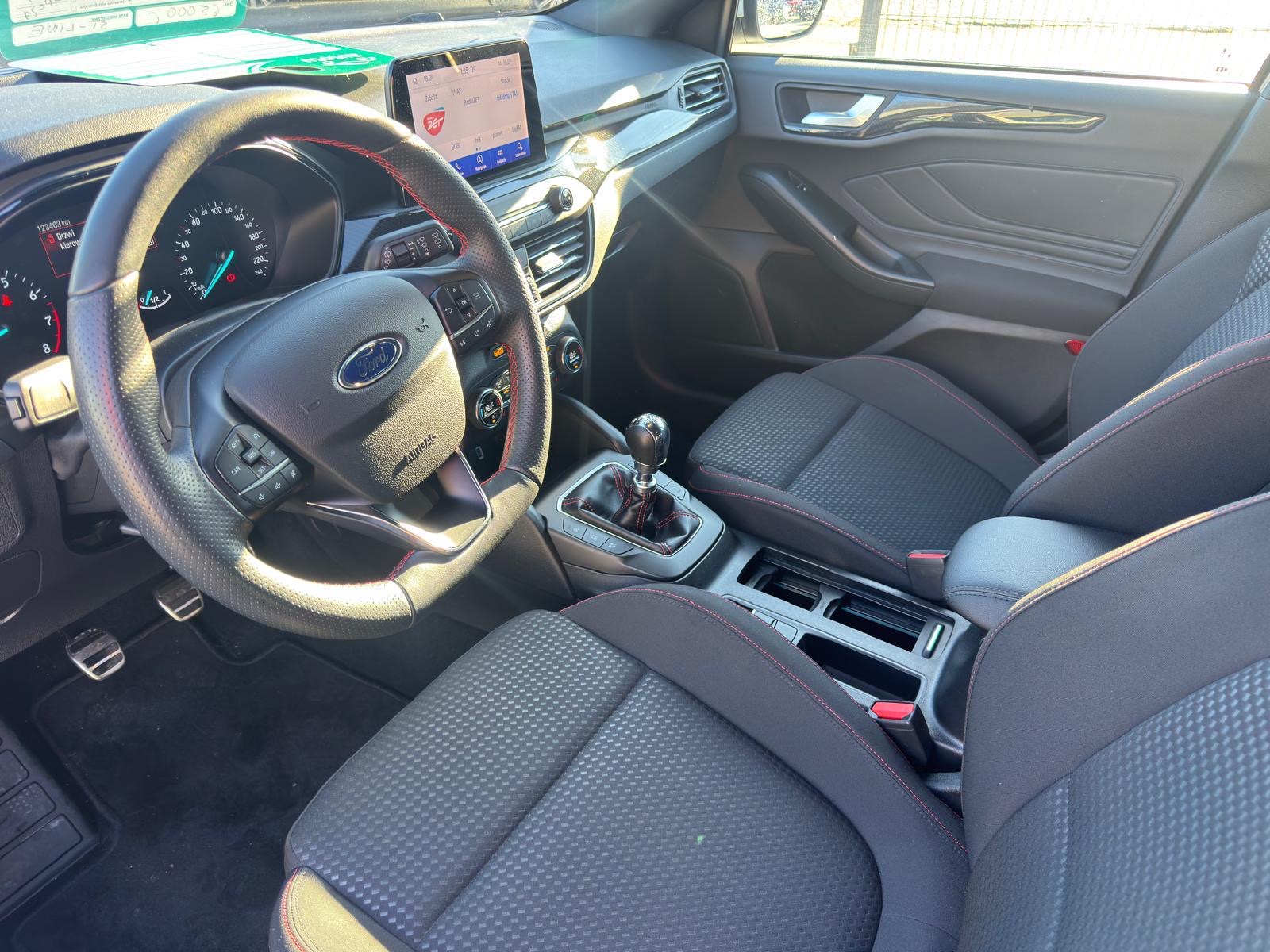 
								Ford Focus 1.5 Benzyna ST LINE full									