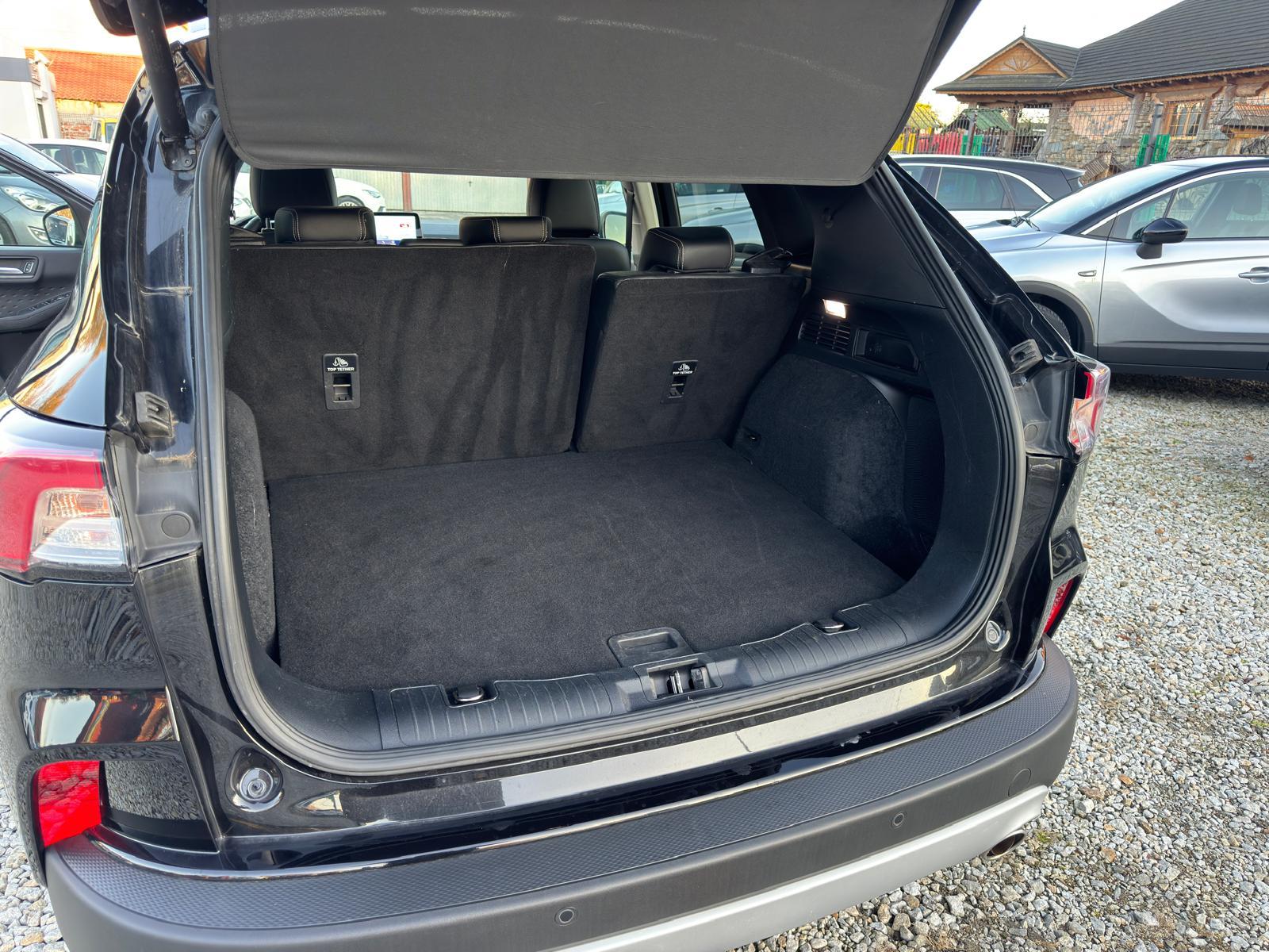 
								Ford Kuga 1.5 EcoBoost TITANIUM X full									