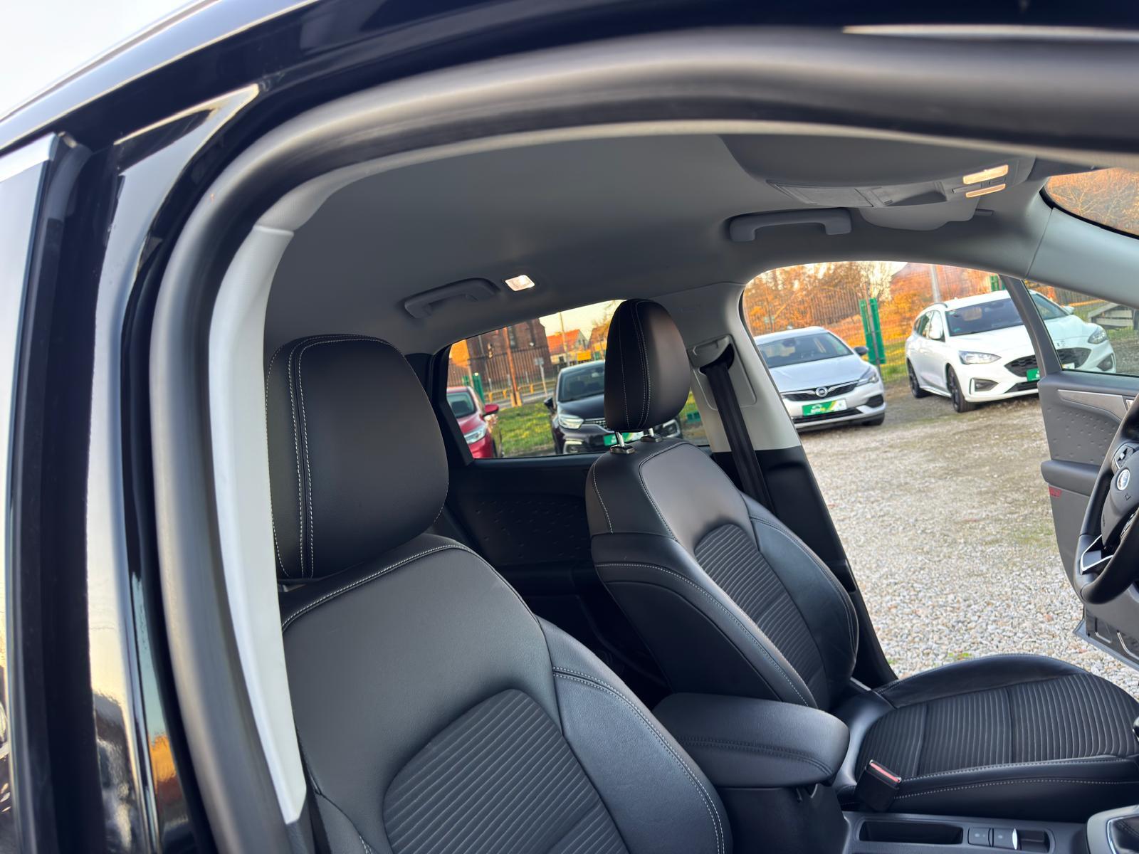 
								Ford Kuga 1.5 EcoBoost TITANIUM X full									