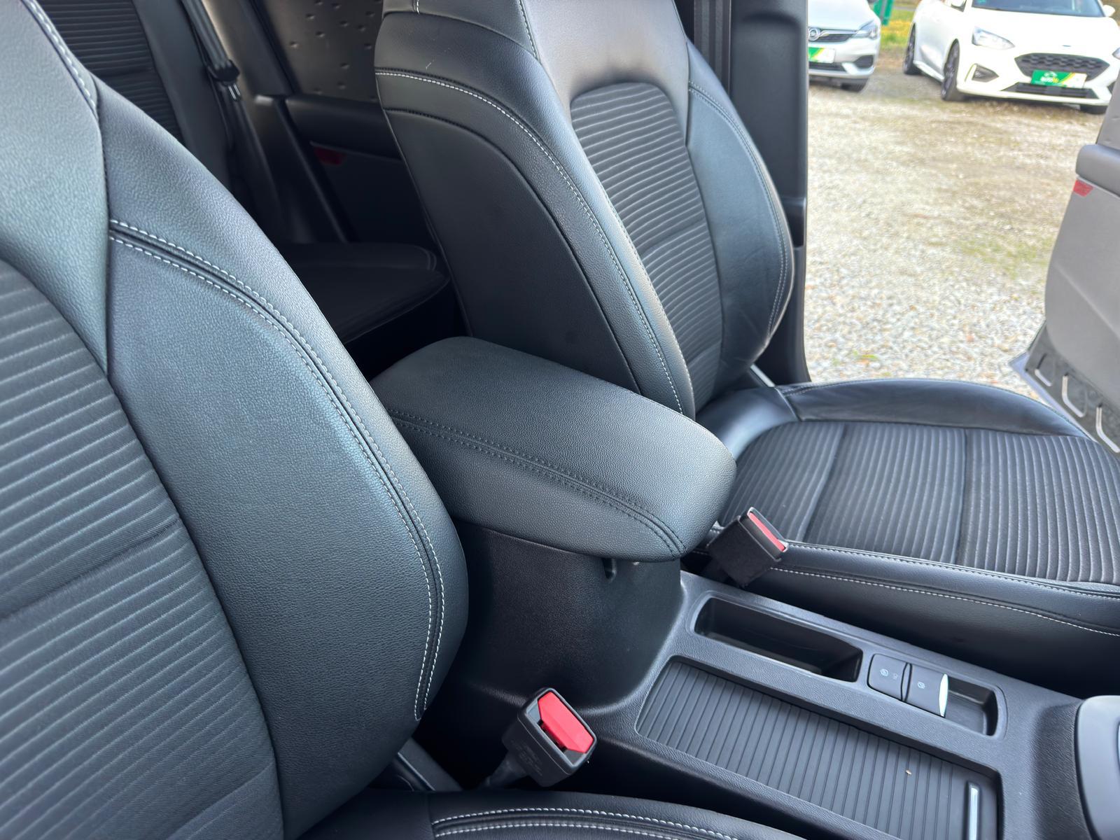 
								Ford Kuga 1.5 EcoBoost TITANIUM X full									