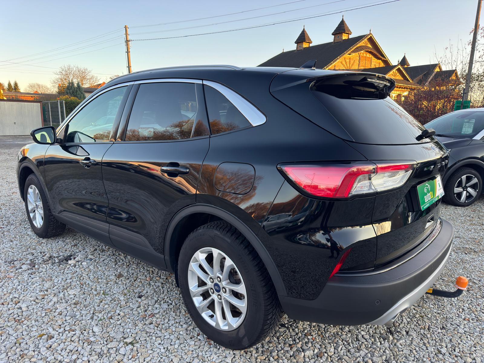 
								Ford Kuga 1.5 EcoBoost TITANIUM X full									