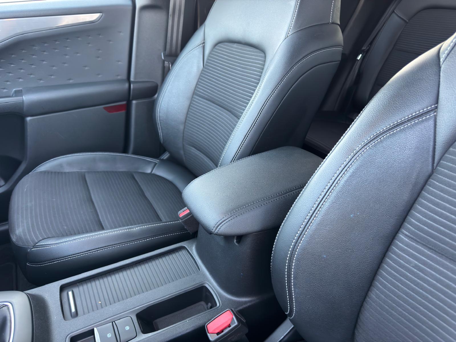 
								Ford Kuga 1.5 EcoBoost TITANIUM X full									