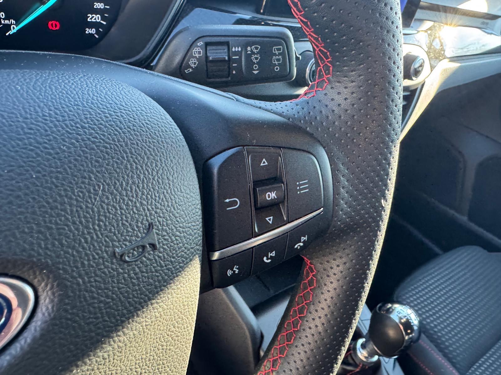 
								Ford Focus 1.5 Benzyna ST LINE full									