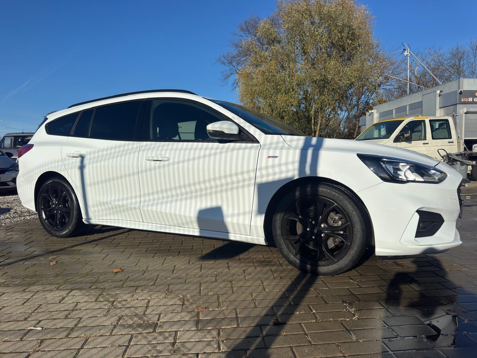 
								Ford Focus 1.5 Benzyna ST LINE full									