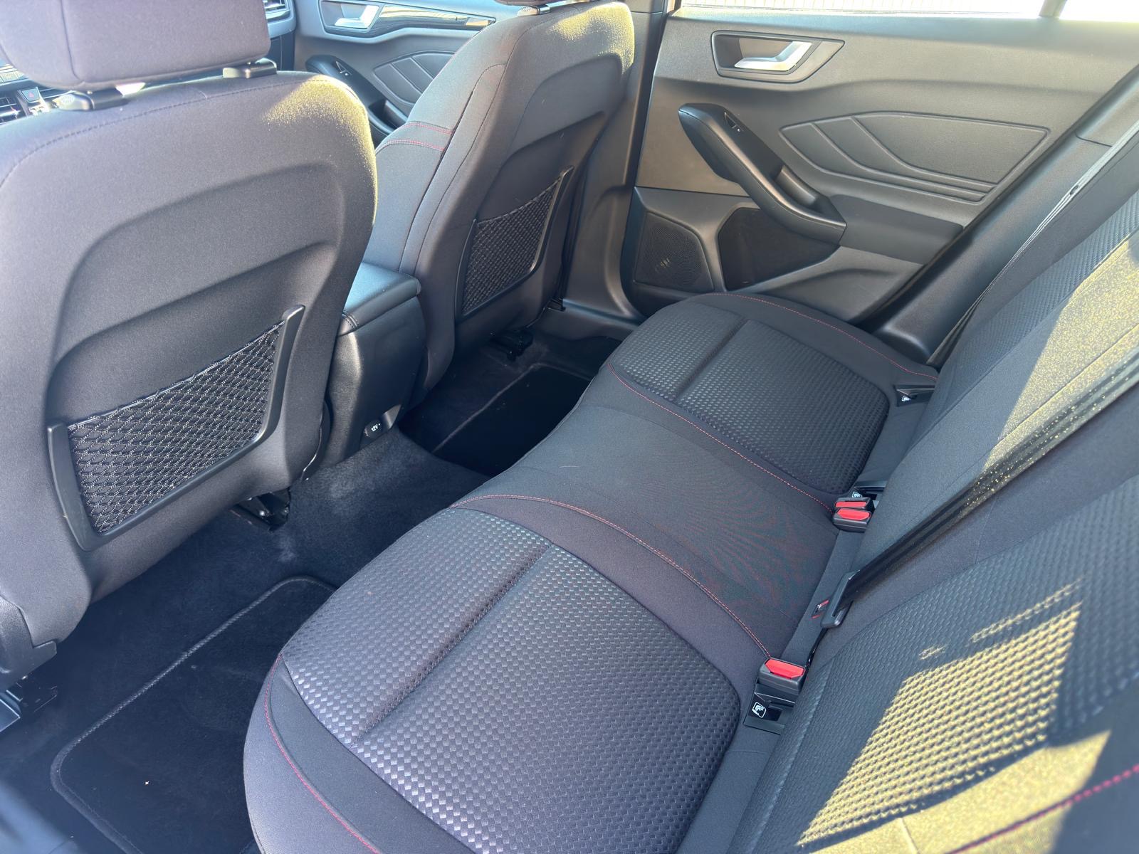 
								Ford Focus 1.5 Benzyna ST LINE full									