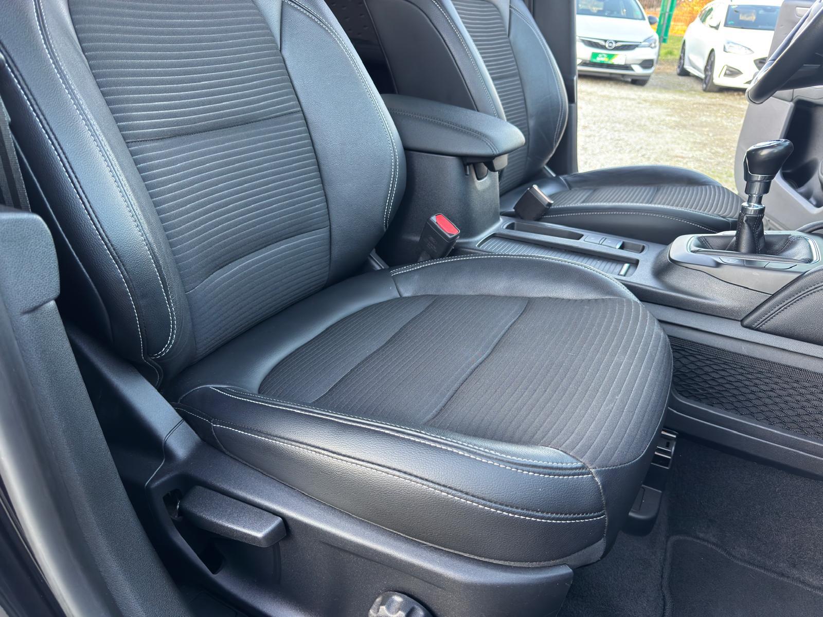 
								Ford Kuga 1.5 EcoBoost TITANIUM X full									