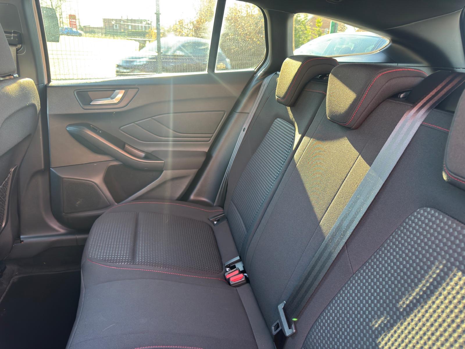 
								Ford Focus 1.5 Benzyna ST LINE full									