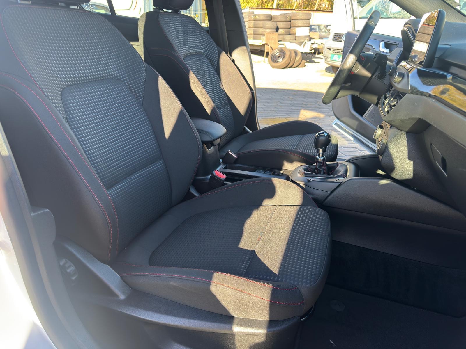 
								Ford Focus 1.5 Benzyna ST LINE full									