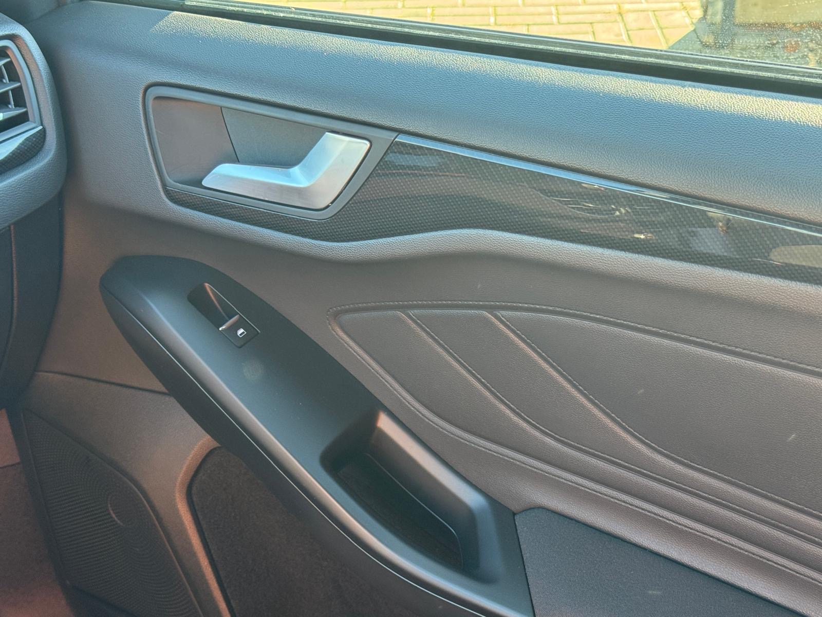 
								Ford Focus 1.5 Benzyna ST LINE full									