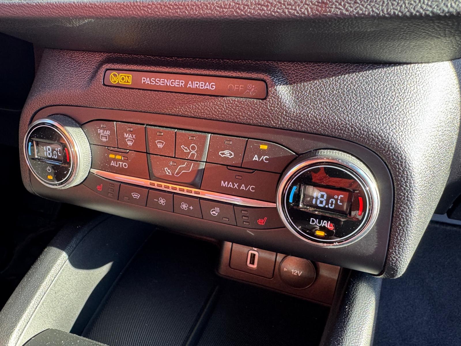 
								Ford Focus 1.5 Benzyna ST LINE full									