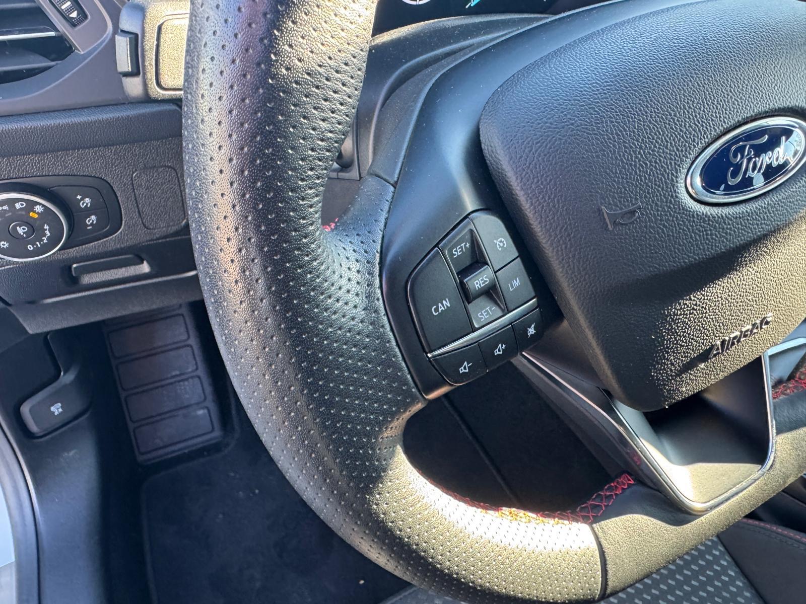 
								Ford Focus 1.5 Benzyna ST LINE full									