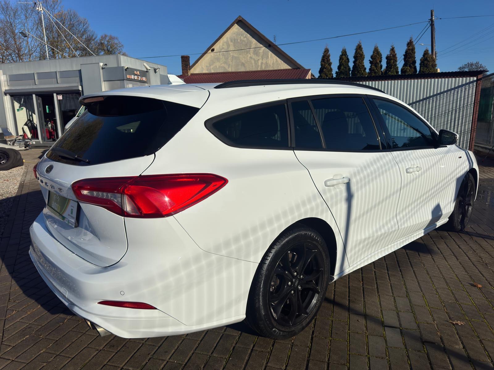 
								Ford Focus 1.5 Benzyna ST LINE full									