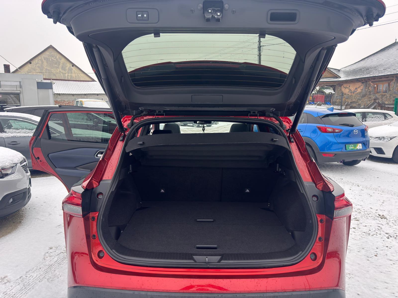 
								Nissan Qashqai TEKNA 1.3 benzyna MILD HYBRID full									