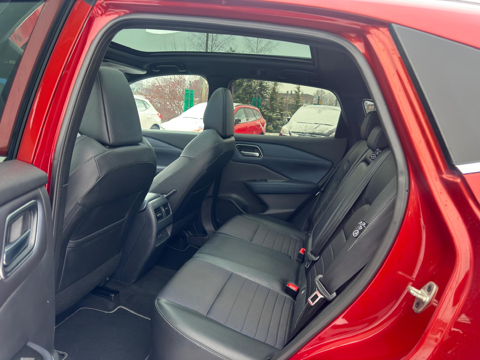 
								Nissan Qashqai TEKNA 1.3 benzyna MILD HYBRID full									