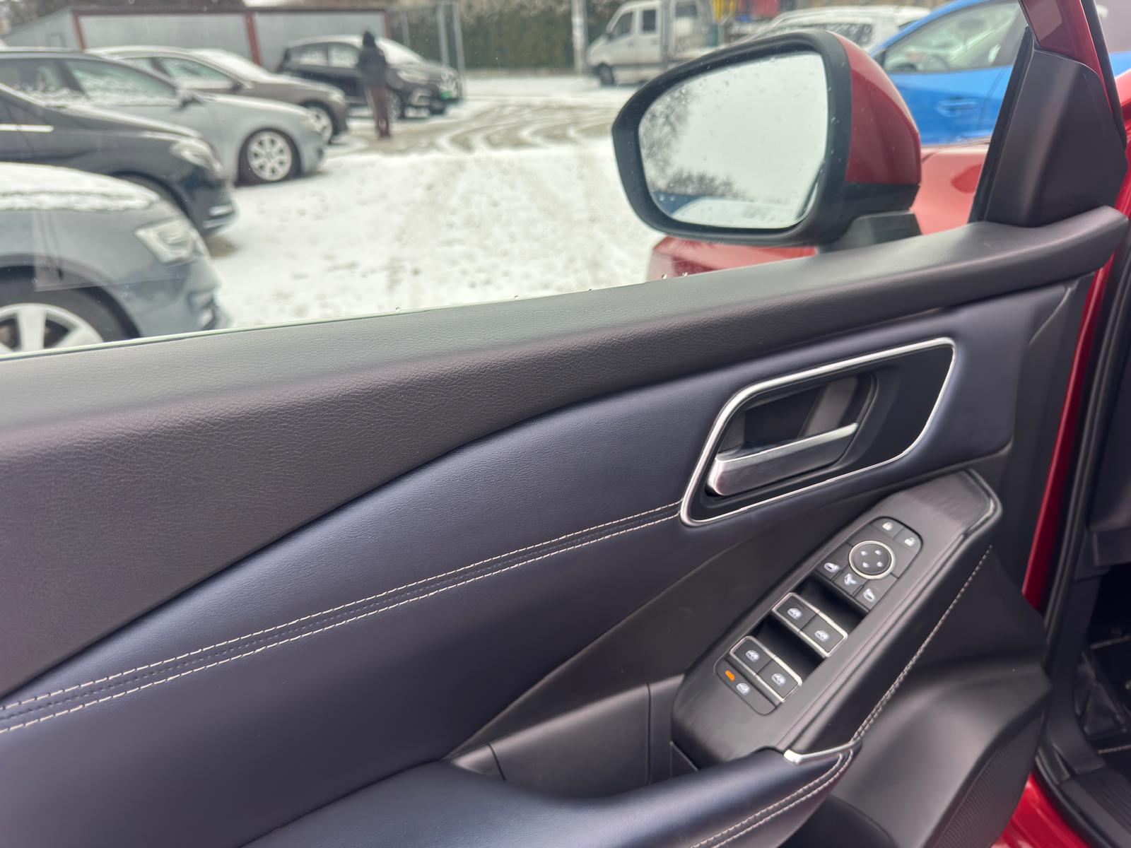 
								Nissan Qashqai TEKNA 1.3 benzyna MILD HYBRID full									