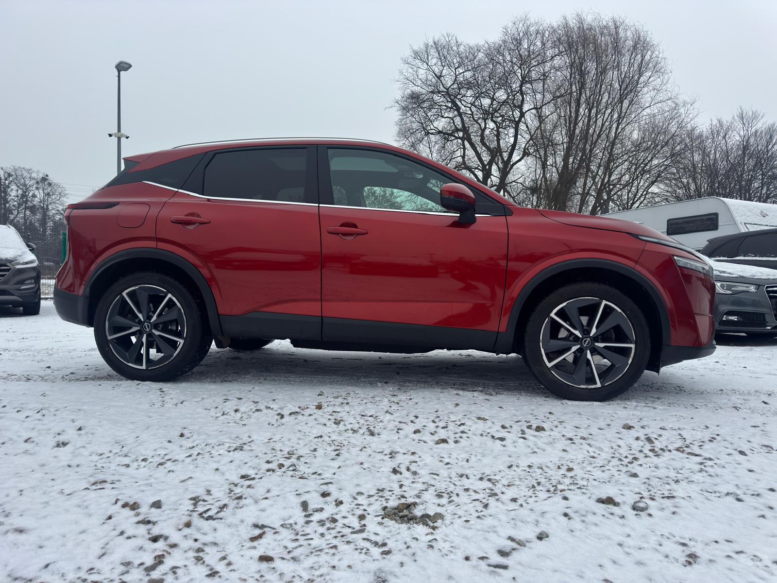 
								Nissan Qashqai TEKNA 1.3 benzyna MILD HYBRID full									