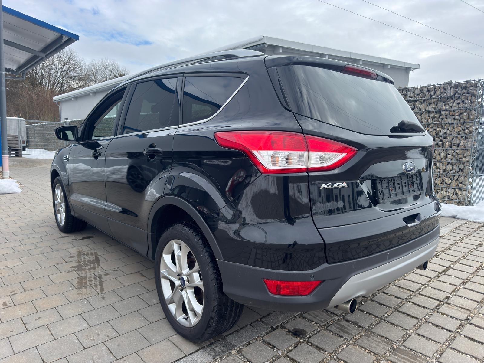 
								Ford Kuga 1.6 Benzyna TITANIUM full									